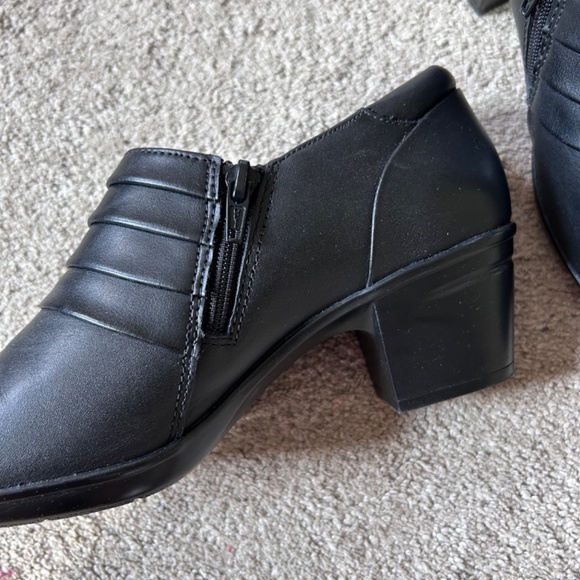 🍂Ultimate Comfort By Clark’s Zip Side Bootie Heel - Picture 8 of 12